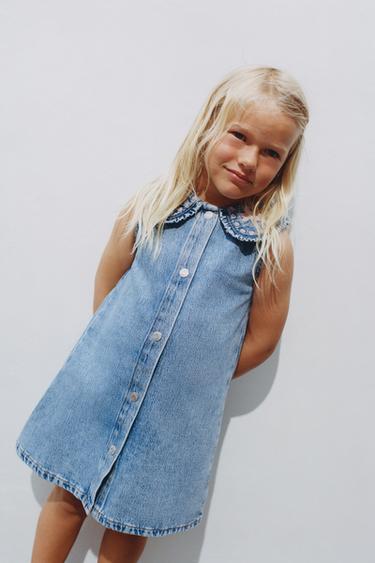 JEANSKLEID MIT BESTICKTEM KRAGEN - Blau von Zara