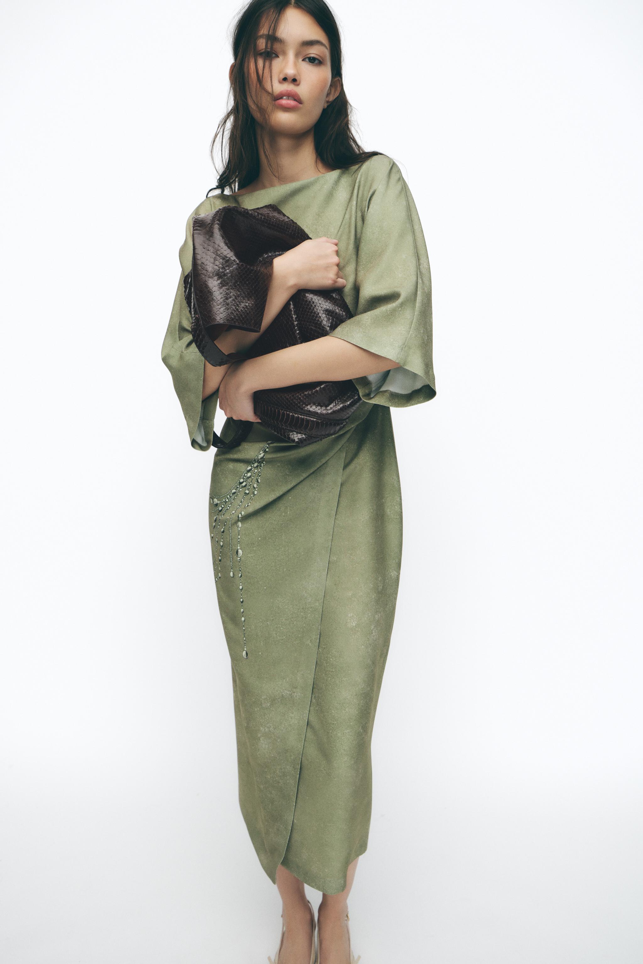 チェーンプリント柄ミディ丈ワンピース - マルチカラ― | ZARA