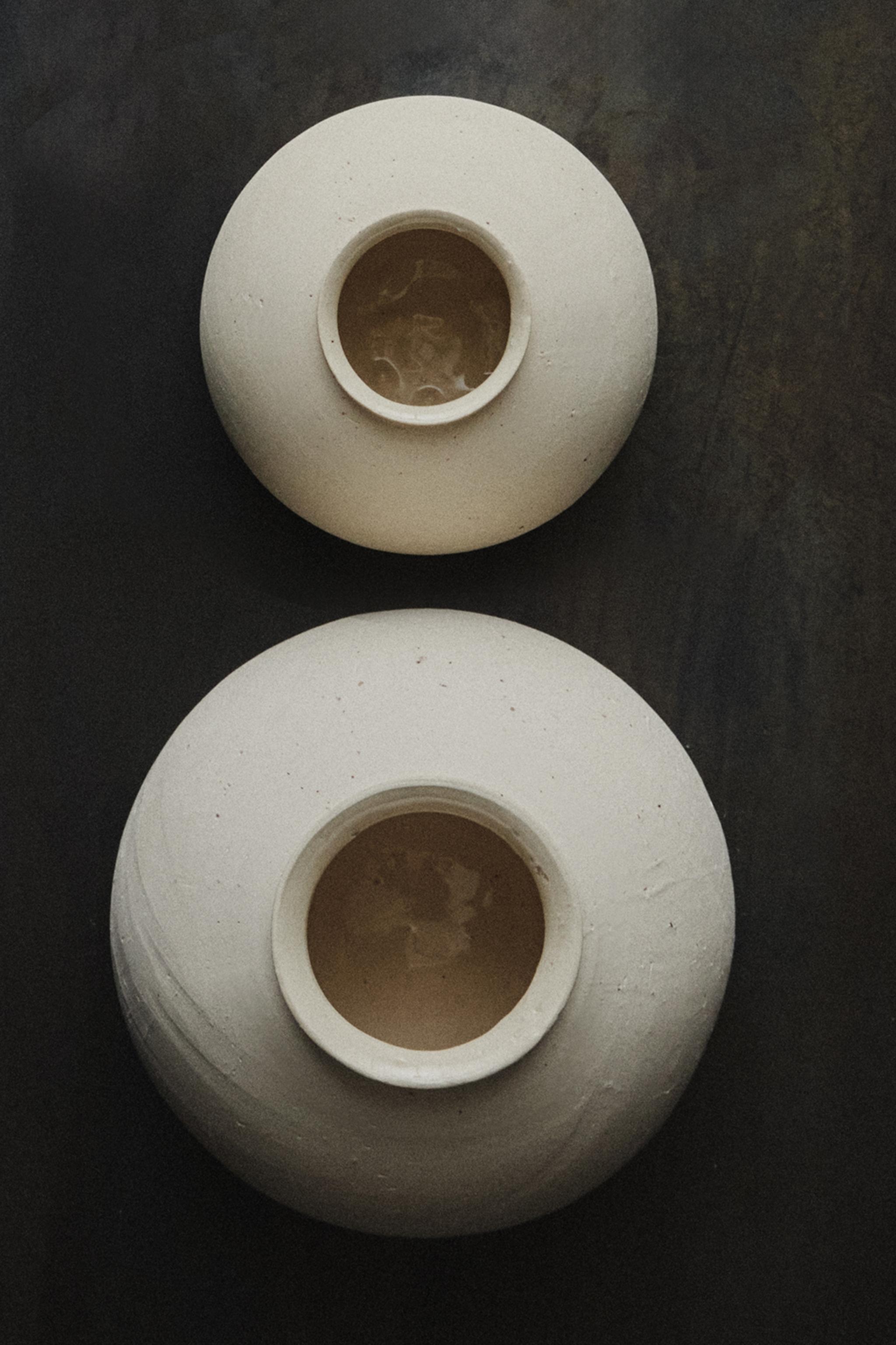 ROUND CERAMIC VASE
