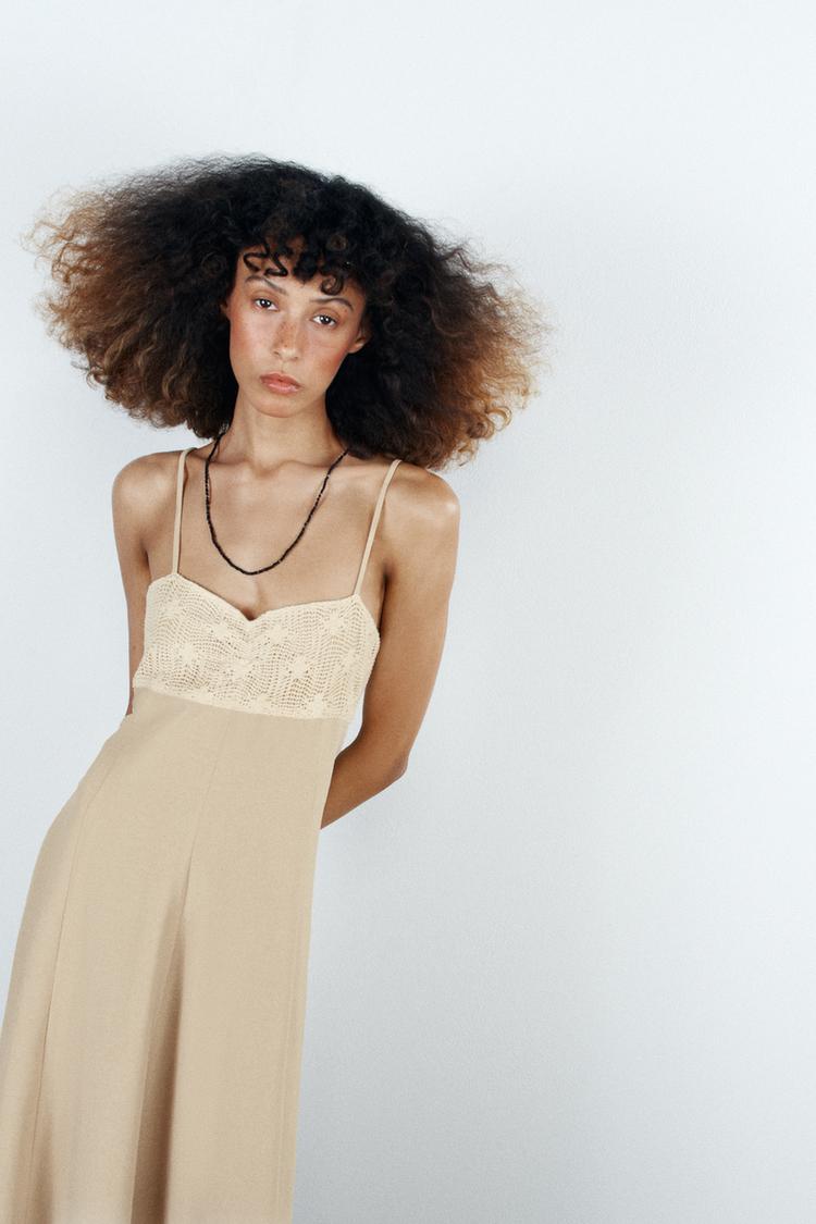 Vestido midi con tirantes contrastantes 2