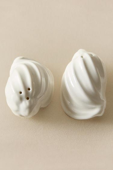 CONCH SHELL SALT AND PEPPER SHAKER SET - White by Zara