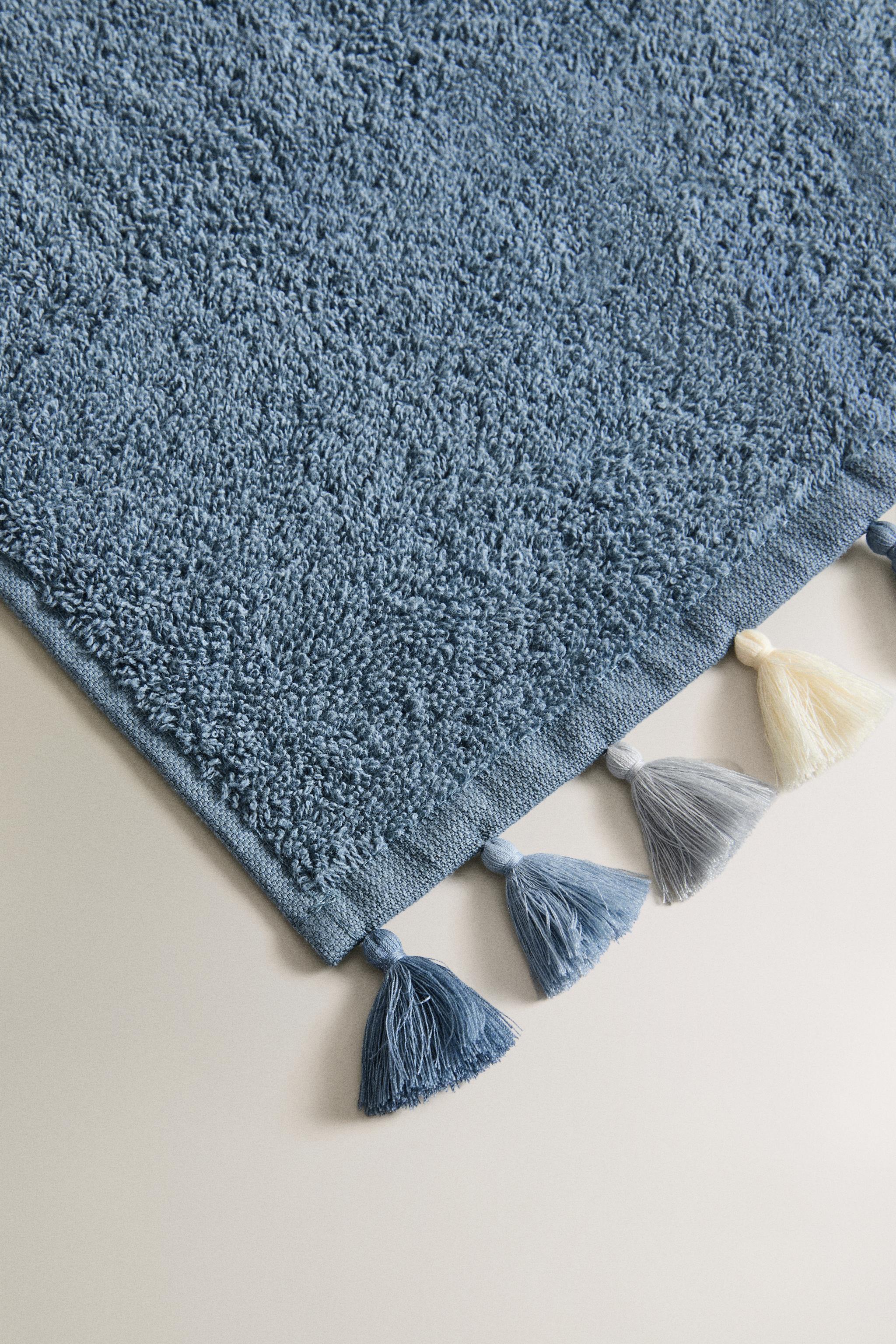 BATH TOWEL WITH TASSELS