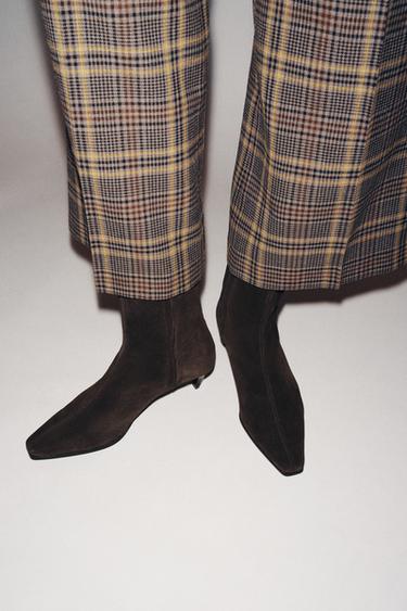 BOTTINES À TALONS KITTEN EN DAIM - Marron chocolat de Zara