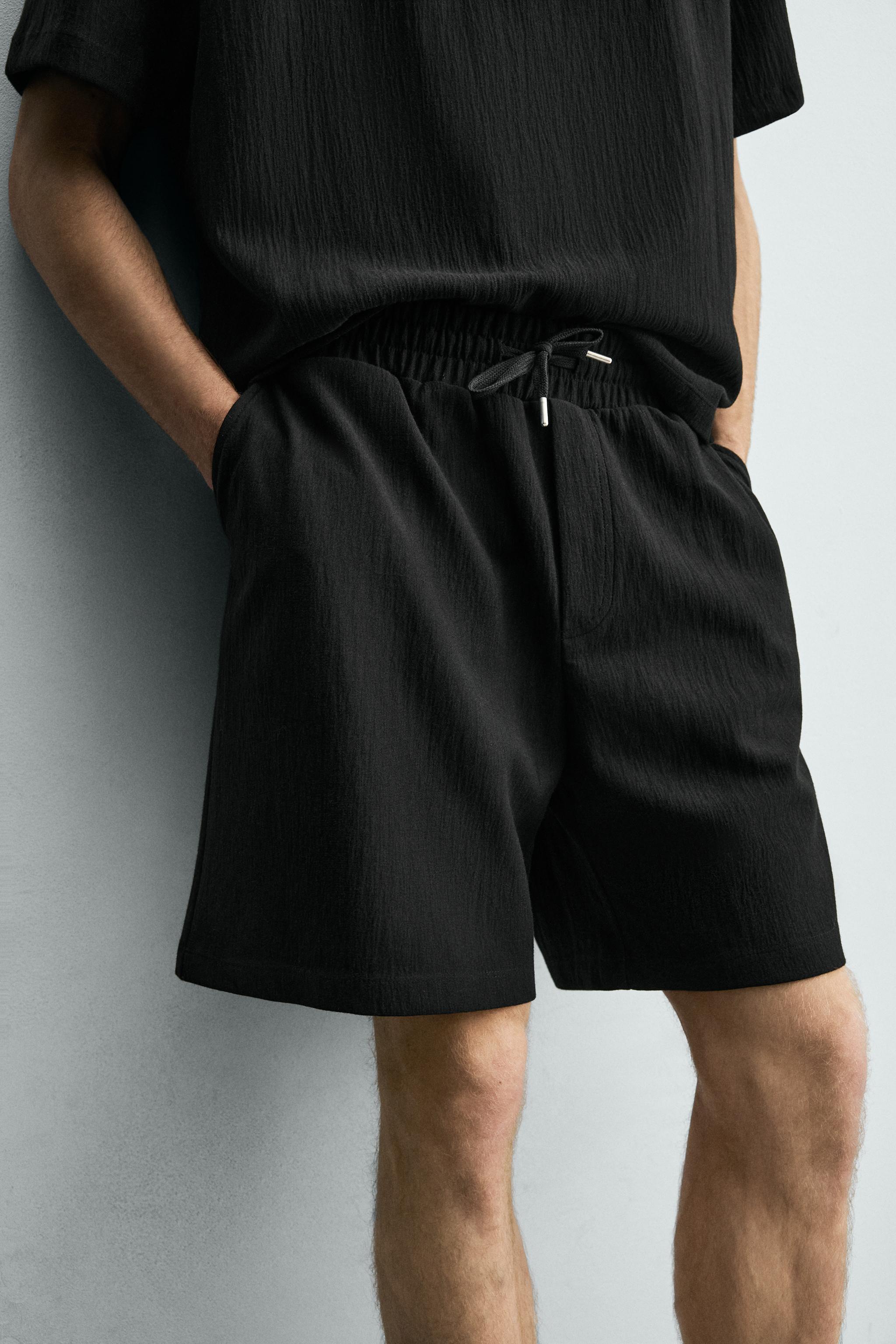 TEXTURED JOGGER SHORTS