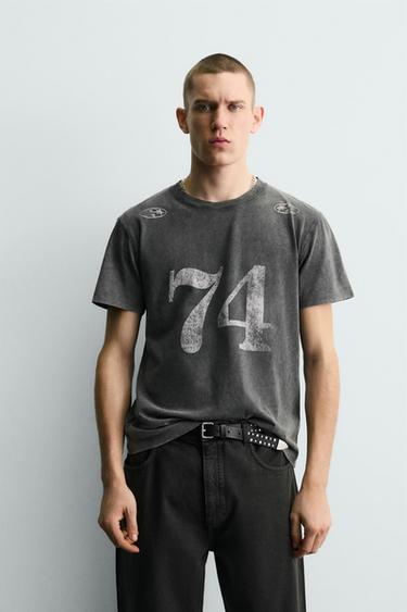 ТЕНИСКА С ИЗБЕЛЕН ЕФЕКТ И КОМБИНИРАНИ ЩАМПИ - Сив от Zara