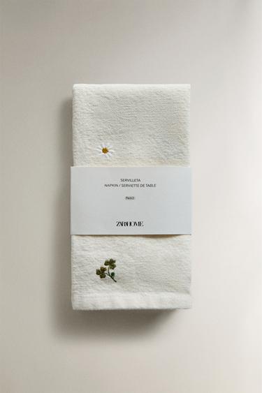 LOT DE SERVIETTES BRODÉES TRÈFLE ET MARGUERITE (LOT DE 2) - Écru de Zara - Image 4