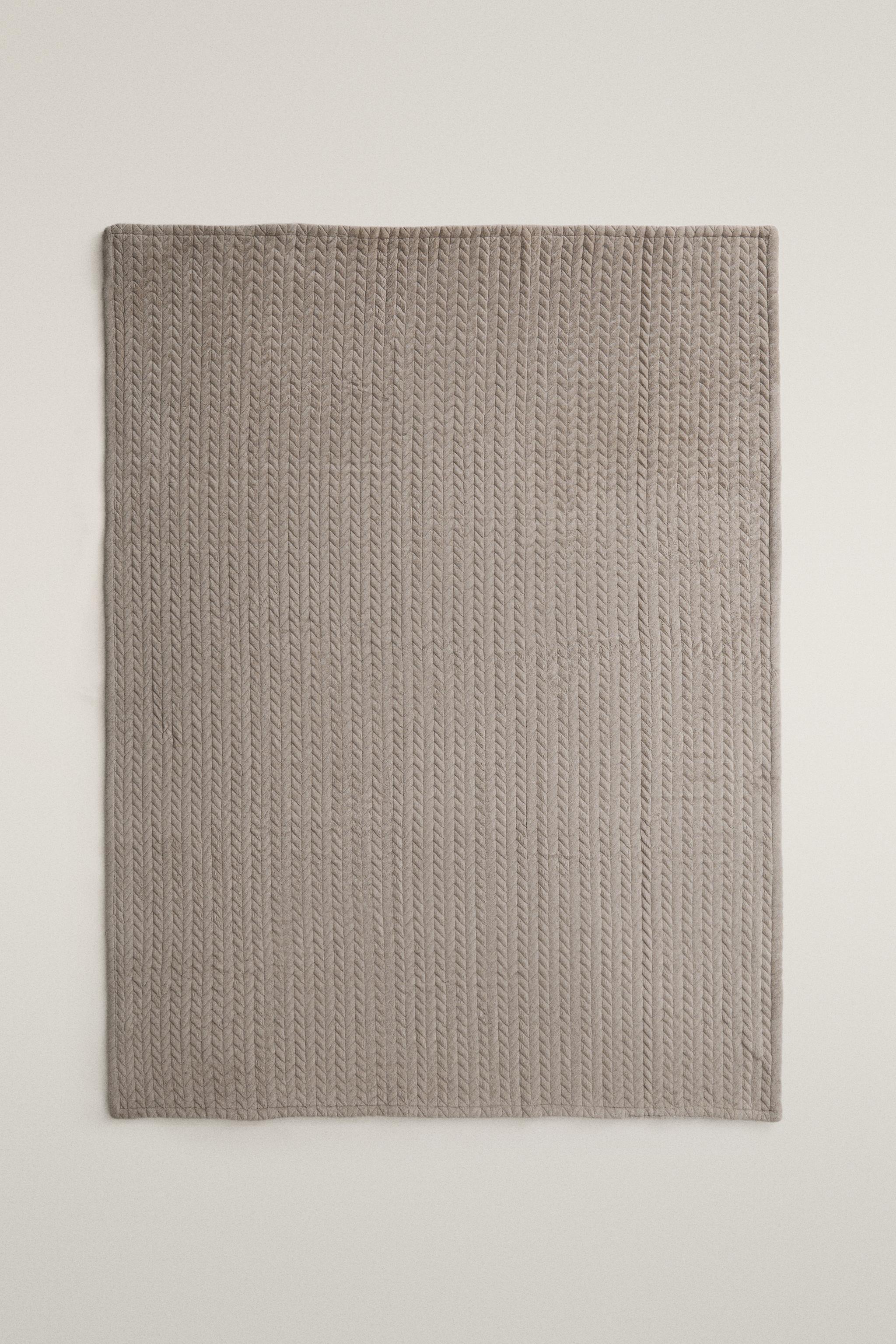 TEXTURED FLEECE BLANKET