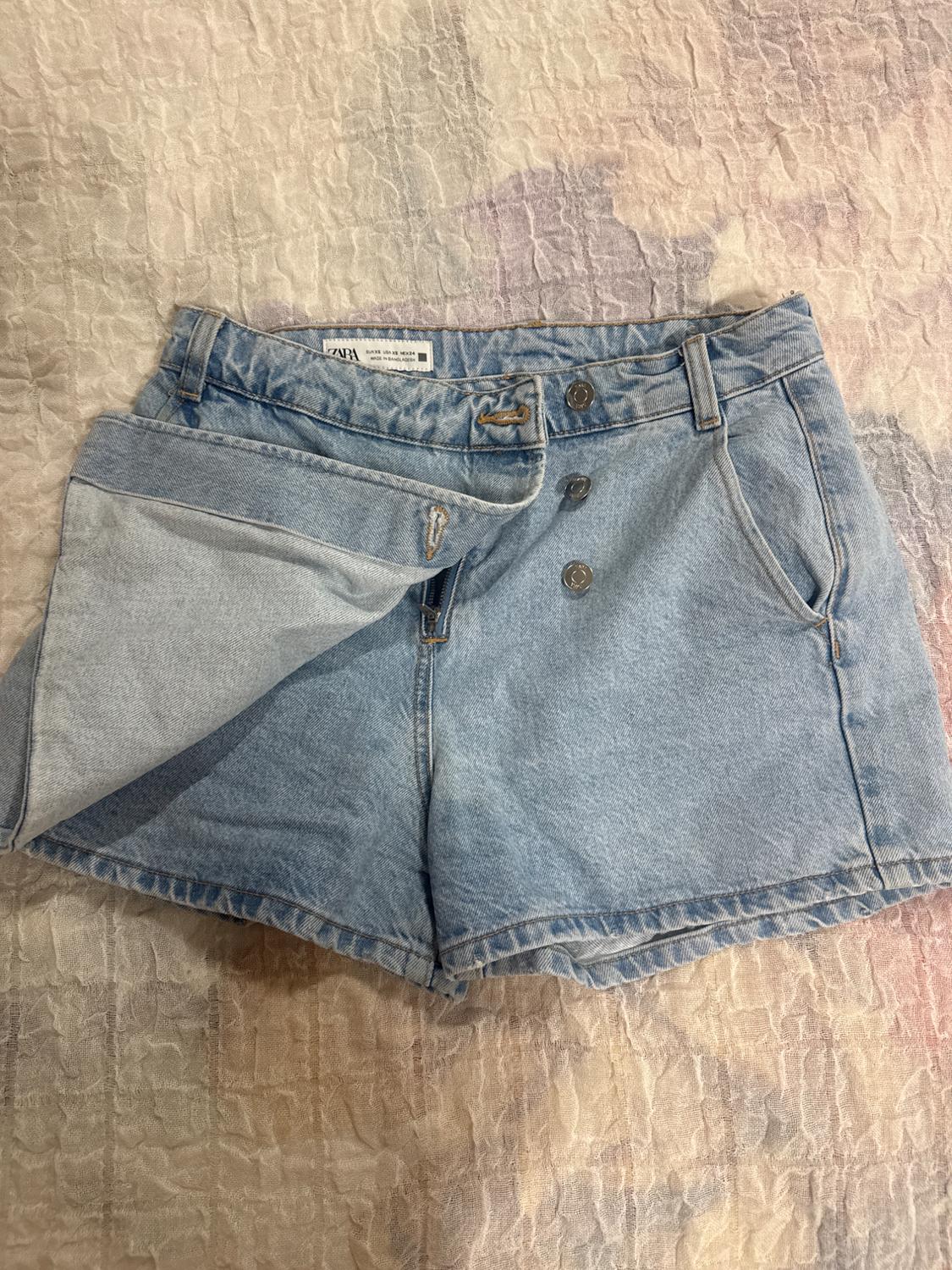 DENIM SKORT WITH BUTTONS - Image 2