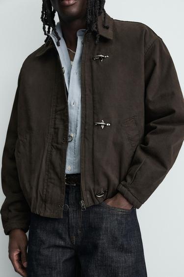 BLOUSON COURT AVEC BRANDEBOURGS - Chocolat de Zara - Image 6