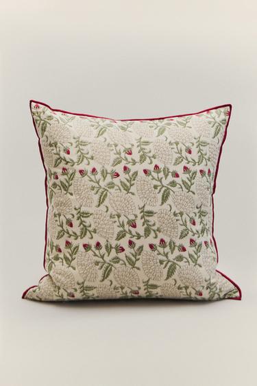 STRAWBERRY FLOWER CUSHION COVER - Ecru by Zara