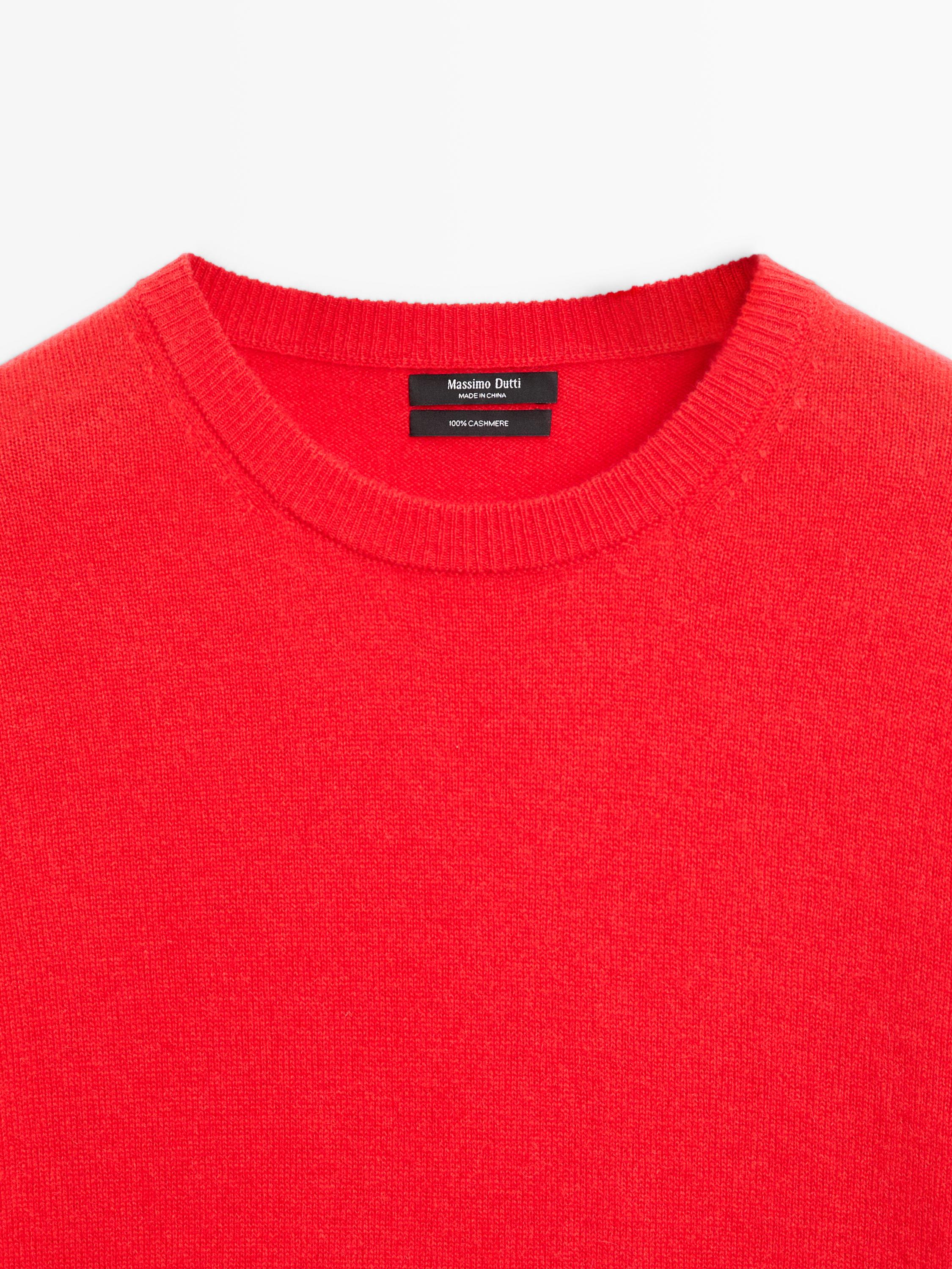 Cashmere knit sweater with a crew neck