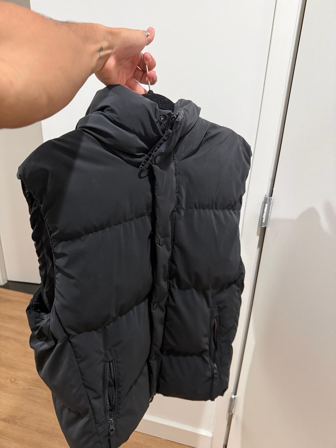 HOODED PUFFER VEST - Image 2