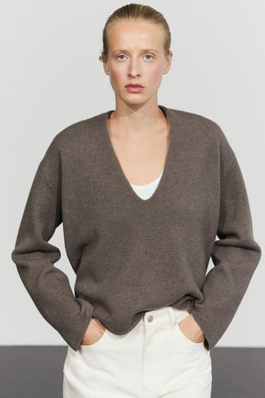 Wool blend V-neck knit sweater — 211 2