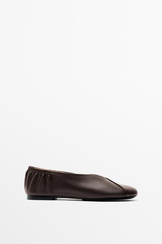 Ballerine croisée en cuir - Marron de Zara - Image 0