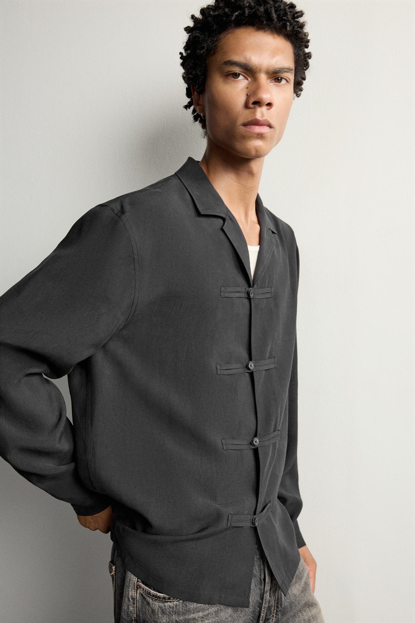 Мужская рубашка Zara Fluid Fabric Shirt with Frog Fastening, цвет: Чёрный — фото 5