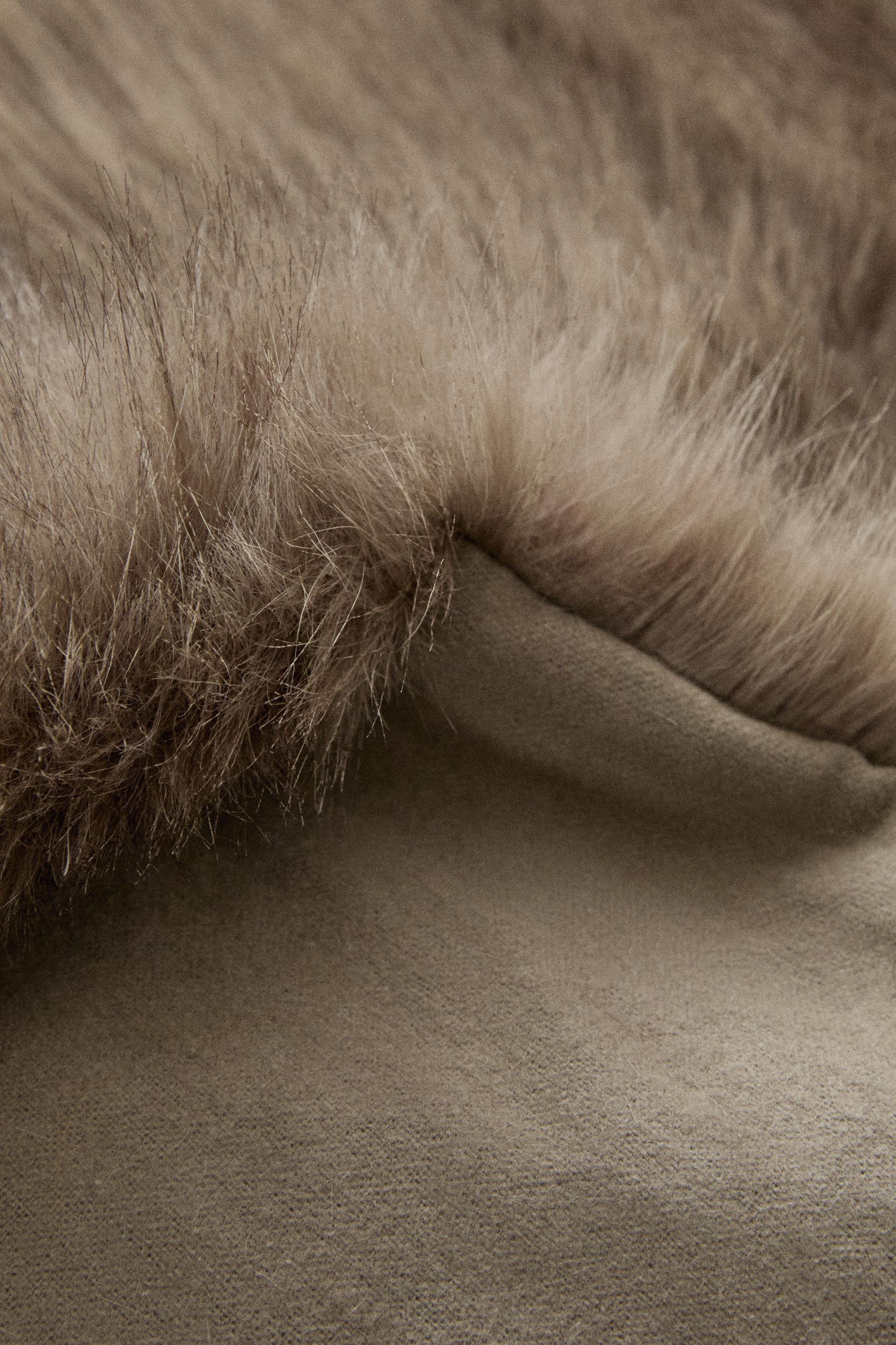 COUVERTURE FOURRURE RAYURES