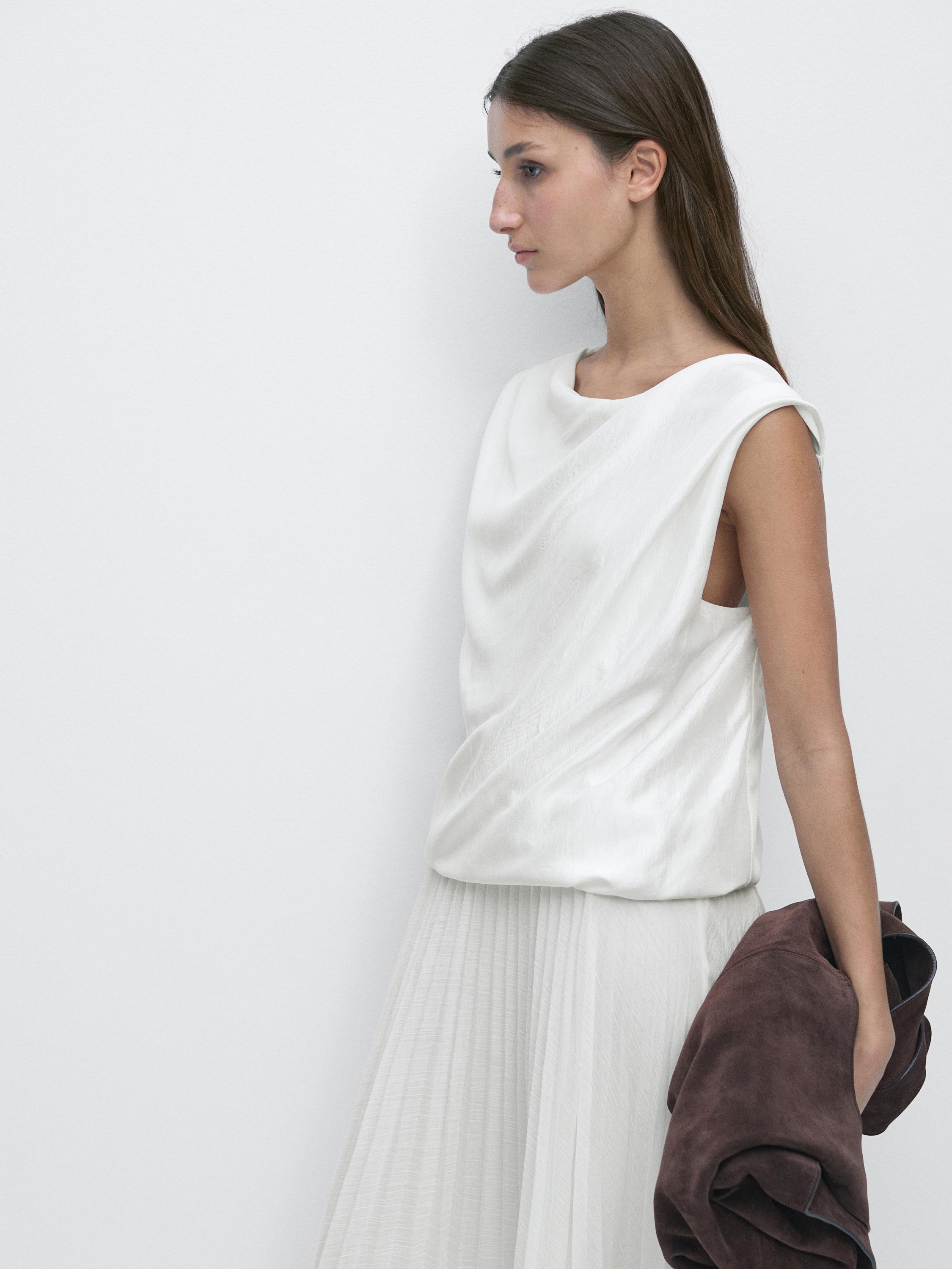 Long matching dress with pleated detail