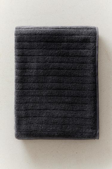 TEXTURED STRIPED BATH TOWEL - MIDNIGHT BLUE by Zara