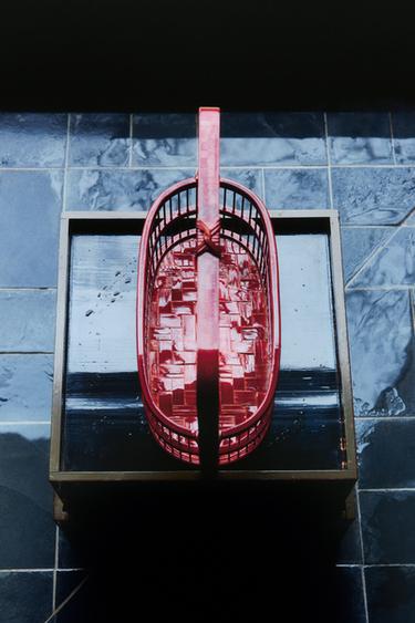 LACQUERED BAMBOO BASKET WITH HANDLE - Maroon by Zara