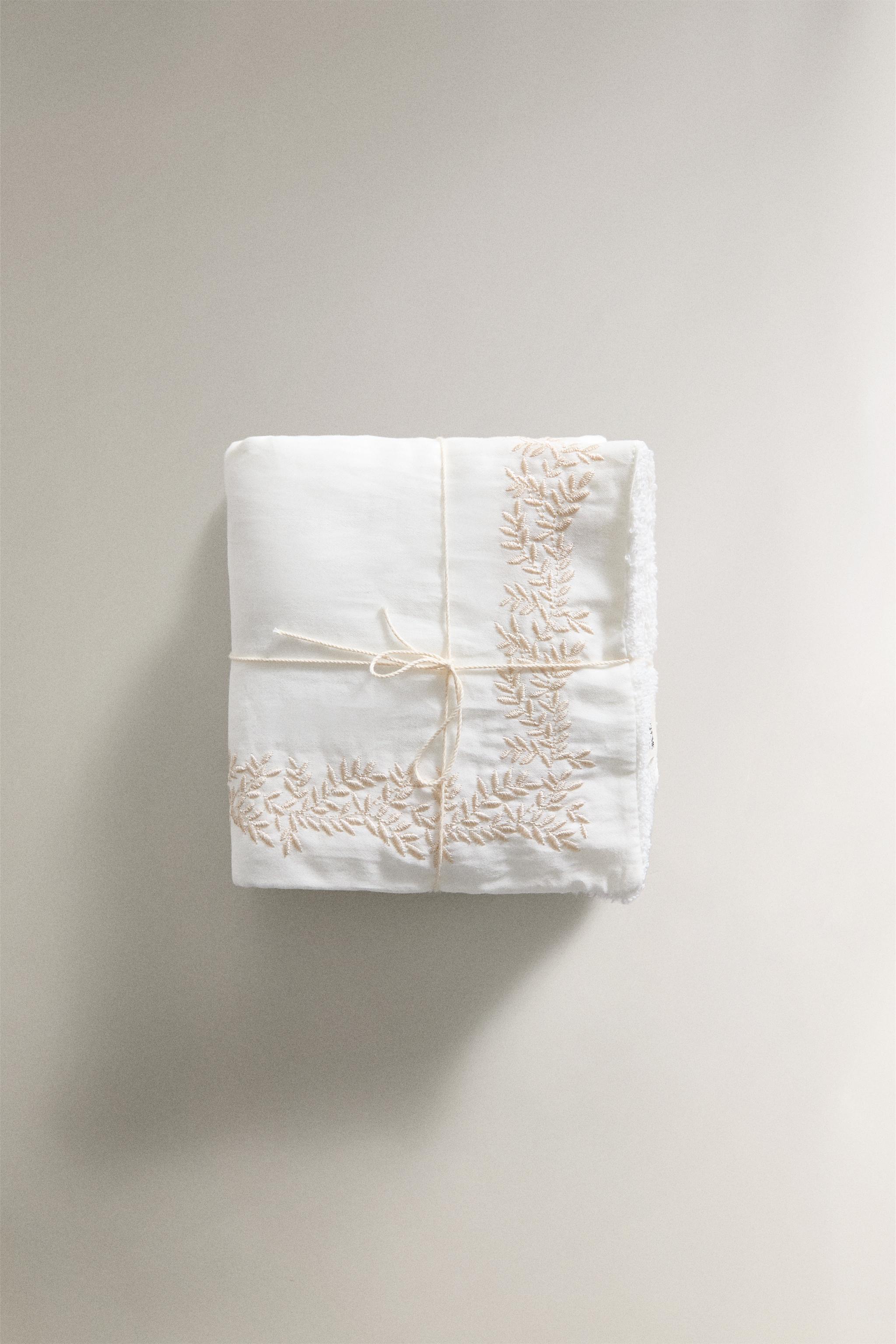 LOT SERVIETTES INVITÉS BRODERIE VÉGÉTALE (LOT DE 2)