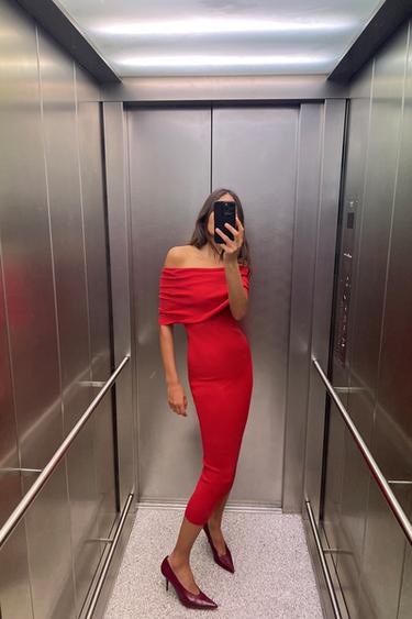ROBE EN MAILLE DÉCOLE DÉNUDE ÉPAULES - Rouge de Zara