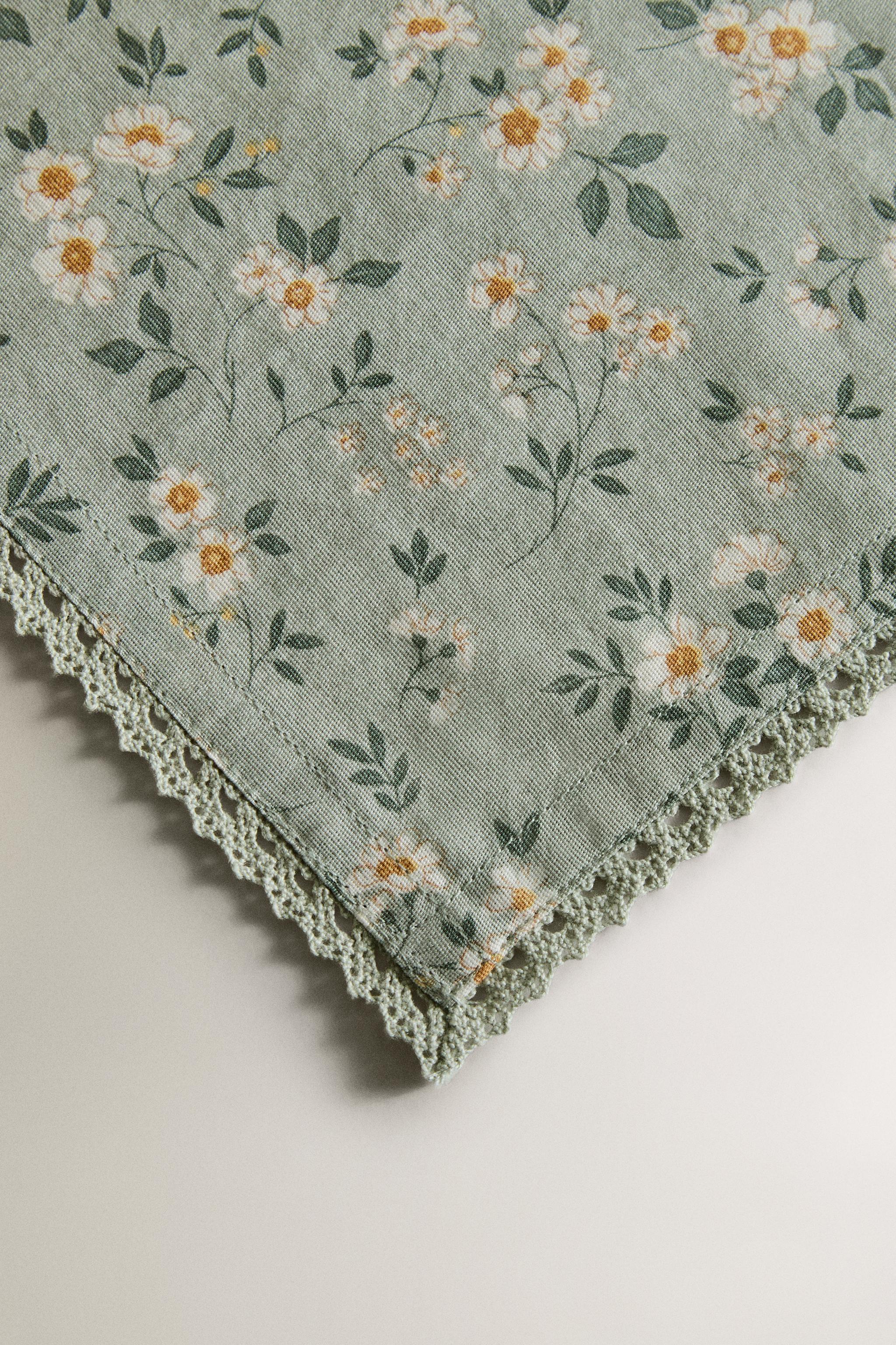 LOT DE SERVIETTES FLEURS SAUVAGES AVEC DENTELLE (LOT 2)