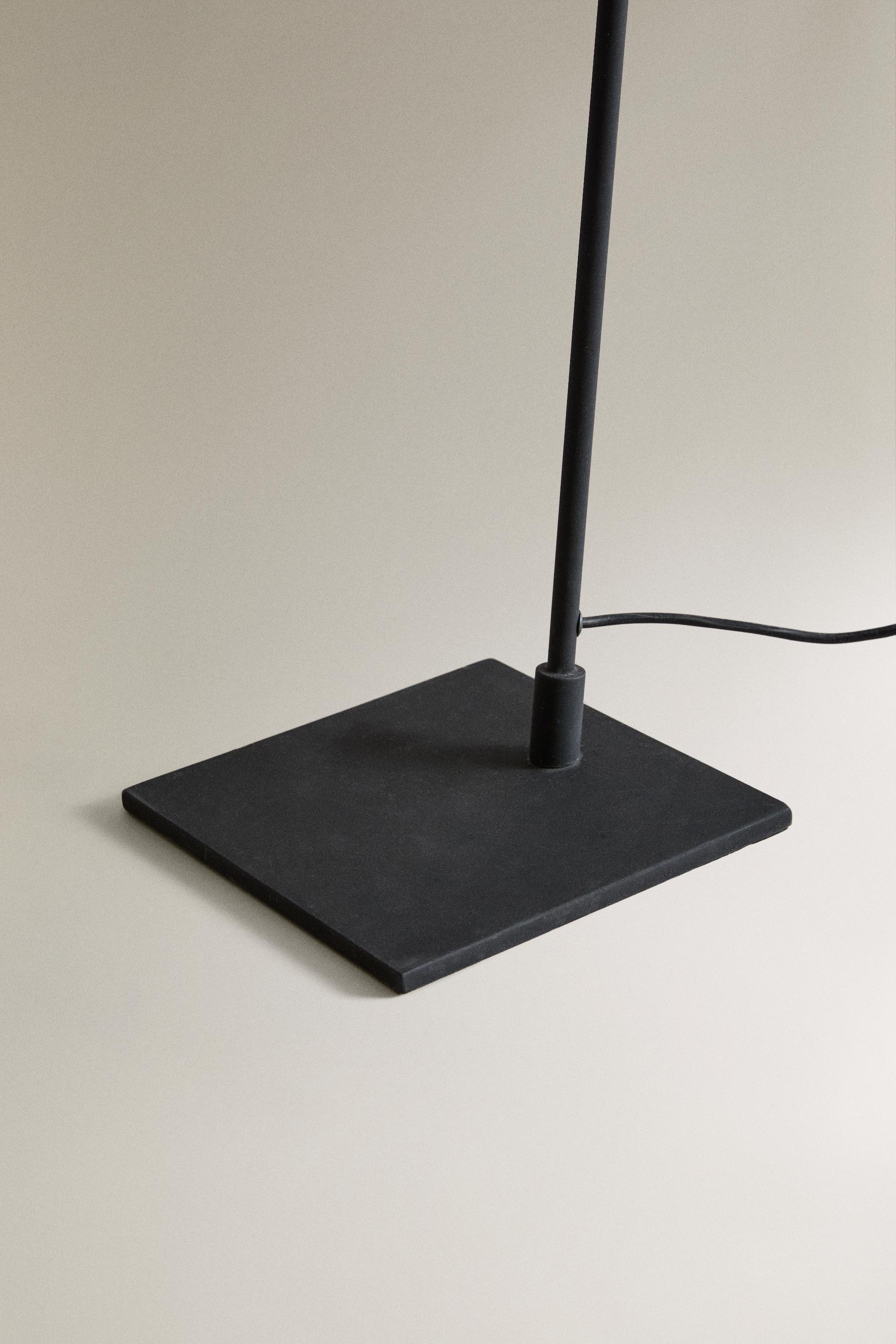 Zara LED METAL MASA LAMBASI görsel 5