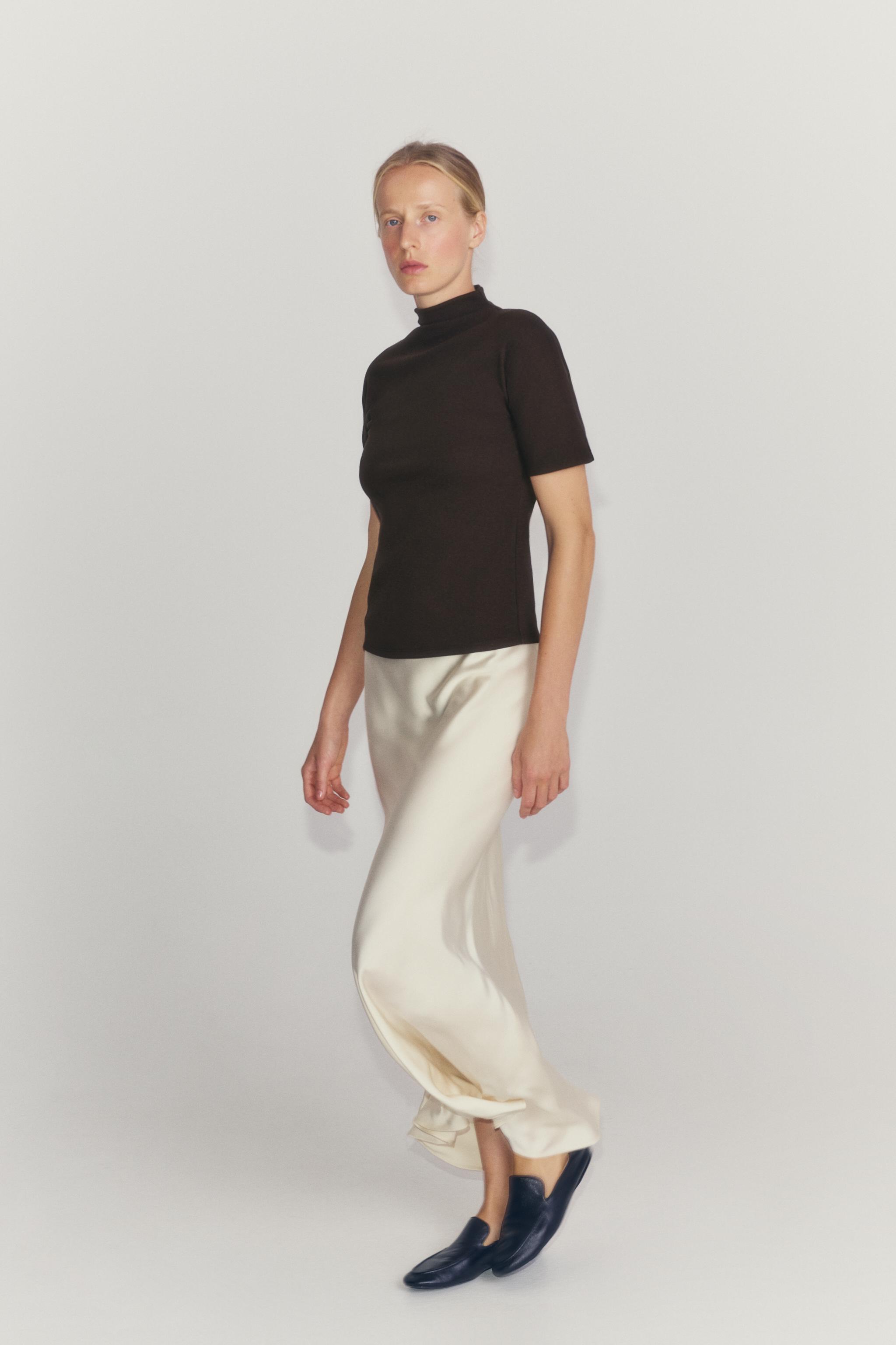 Женские футболки Zara BUTTONED STAND-UP COLLAR T-SHIRT — фото 3