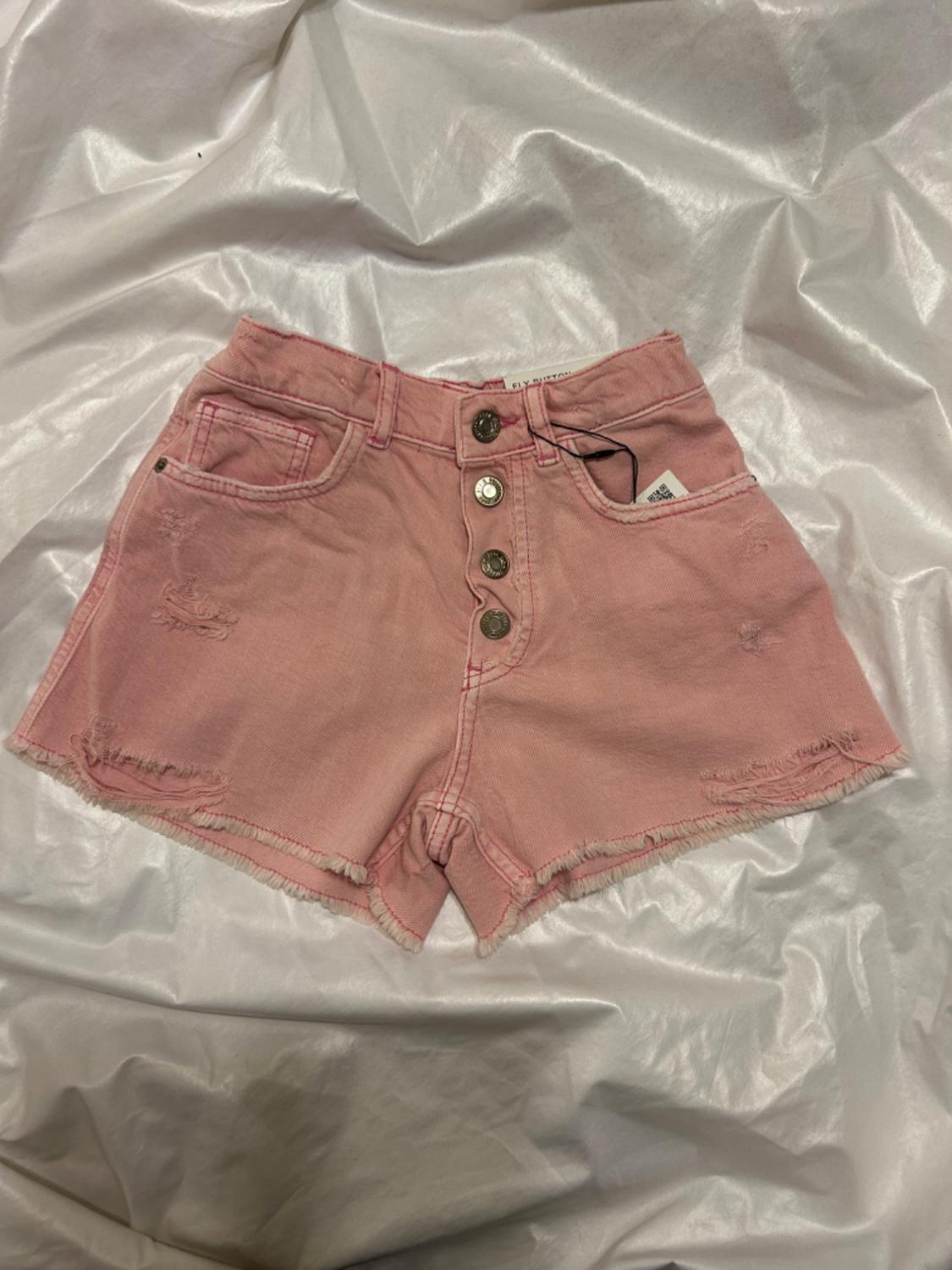 FRAYED DENIM SHORTS