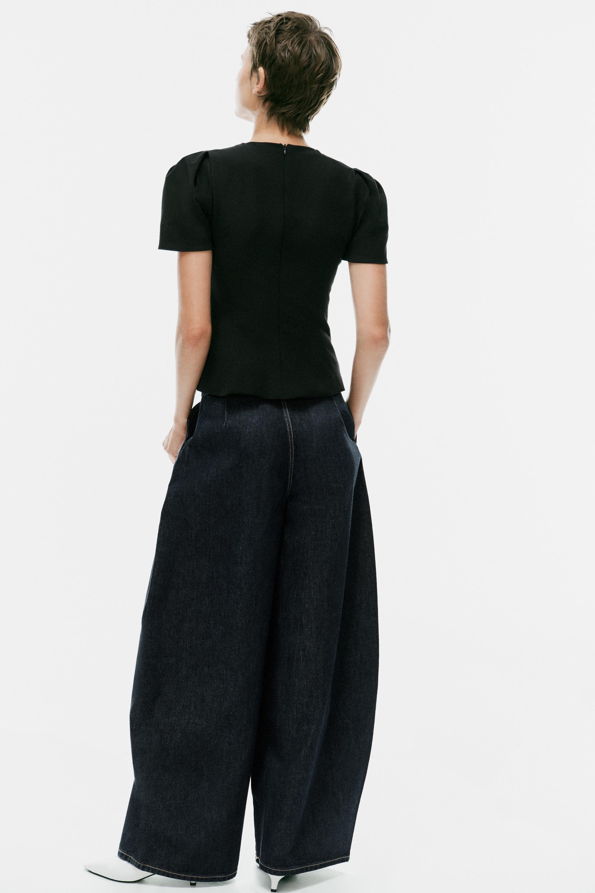 PUFF SLEEVE TOP