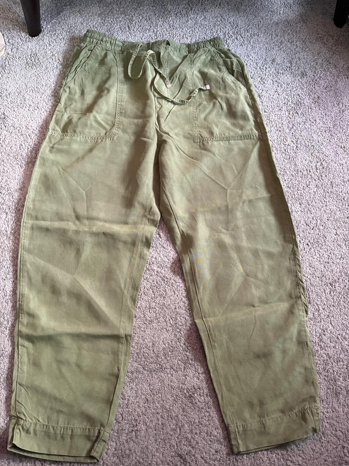 TROUSERS WITH AN ELASTICATED WAISTBAND