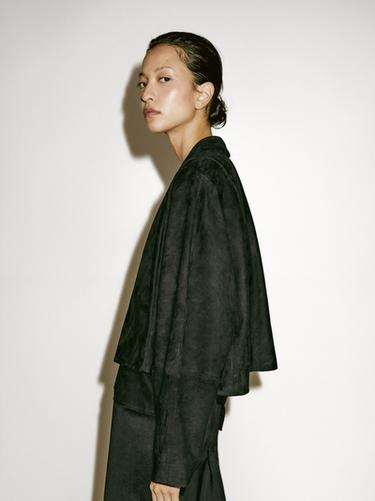 Chaqueta corta piel ante - Limited edition - Negro de Zara