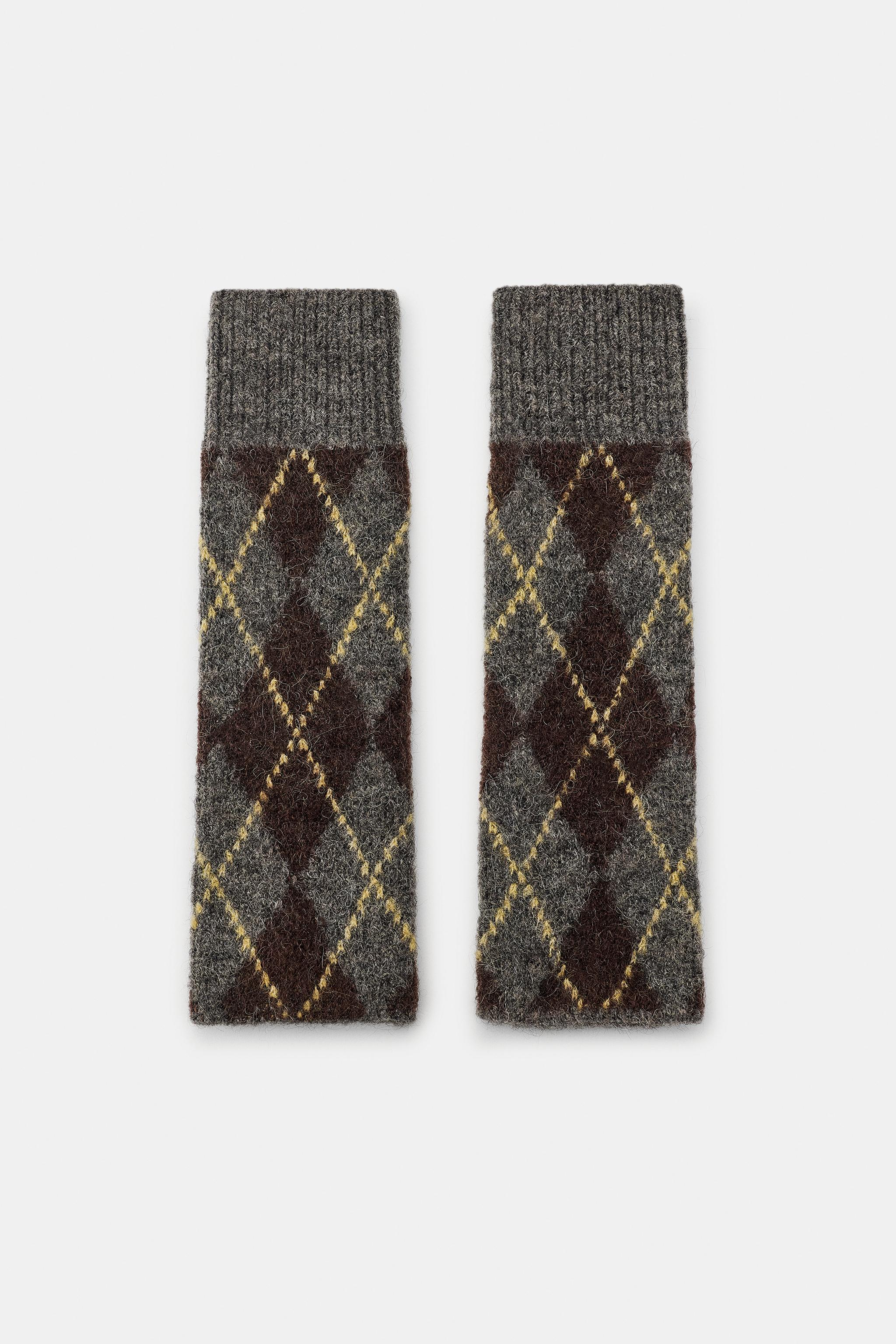 ARGYLE KNIT MITTENS