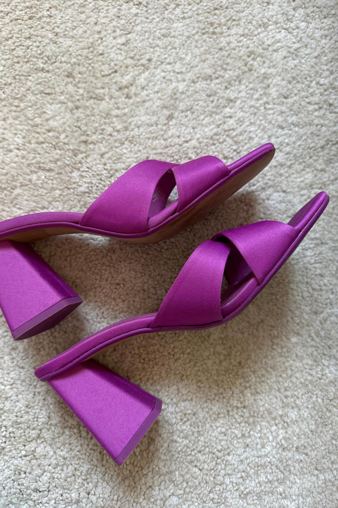 CROSSOVER SANDALS WITH HEEL - Image 2