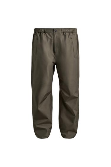 PANTALÓN TÉCNICO SHELL AARON LEVINE X ZARA - Verde oscuro de Zara