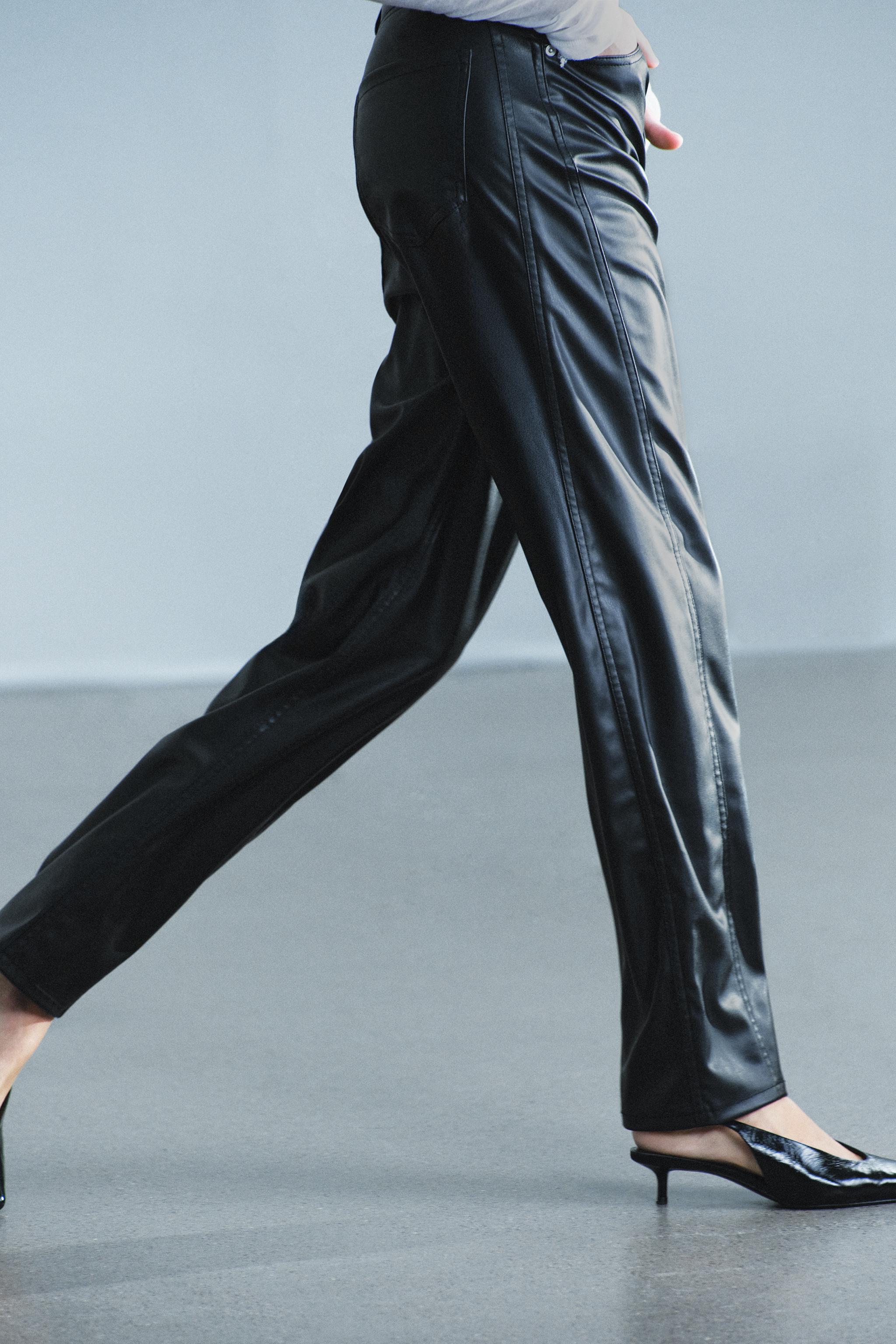 Zara ZW COLLECTION RELAXED FIT BİLEK BOYU SUNİ DERİ PANTOLON görsel 6