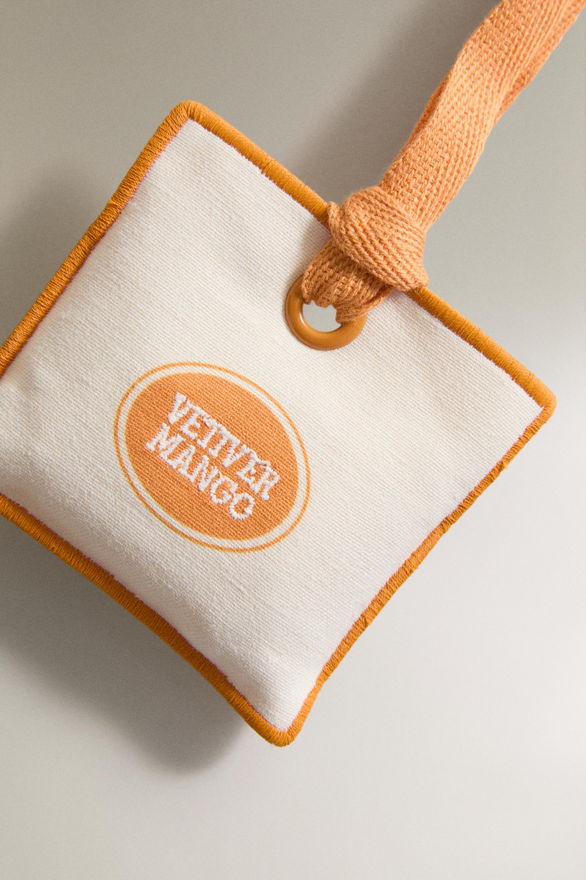 VETIVER MANGO CAR AIR FRESHENER — Orange