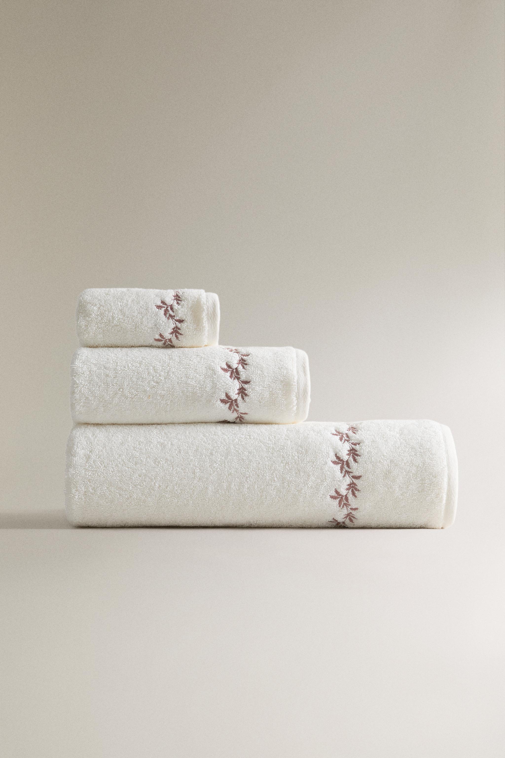 PLANT EMBROIDERY BATH TOWEL — Pale pink