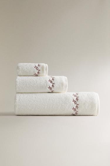 ASCIUGAMANO DA BAGNO CON RICAMO VEGETALE - Rosa pallido di Zara