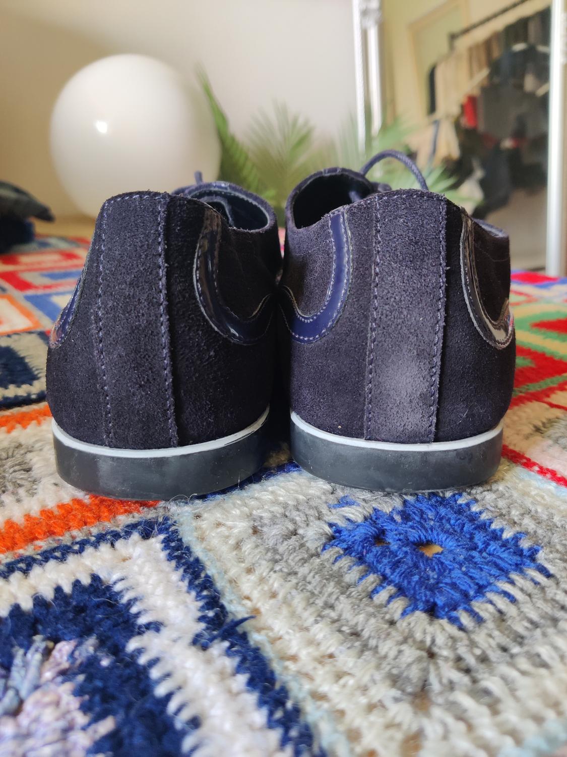 ZAPATO AZUL CON TIRA BLANCA EN SUELA - Image 4