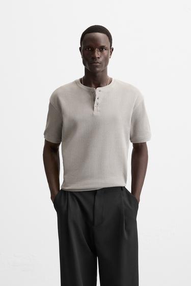 CAMISETA CUELLO BOTONES - Gris de Zara