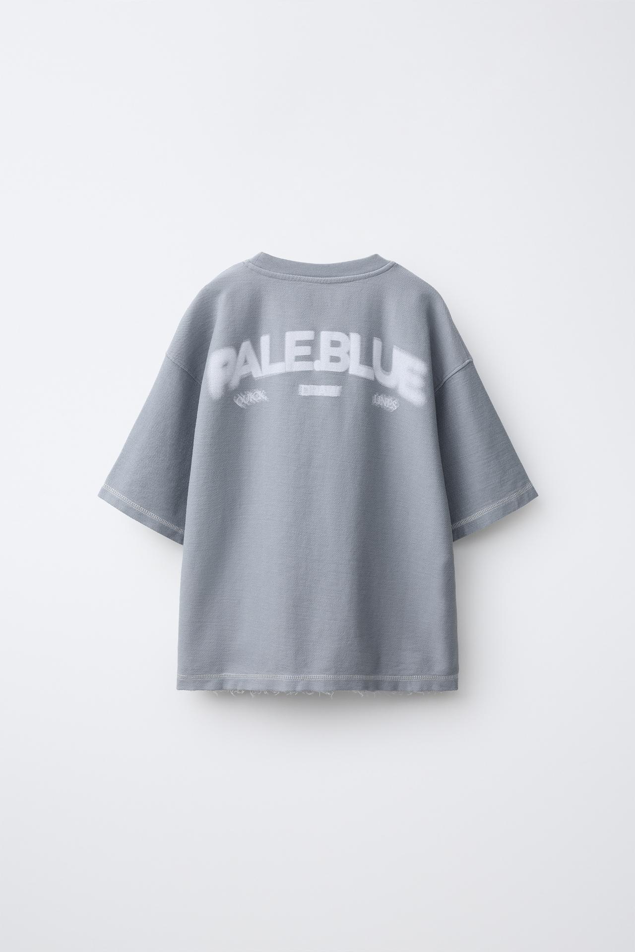 TEXTURED TEXT GRAPHIC T-SHIRT — Light blue