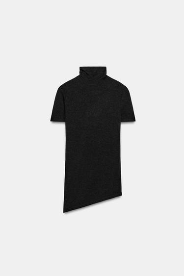 CAMISETA CUELLO ALTO ASIMÉTRICA - Negro de Zara