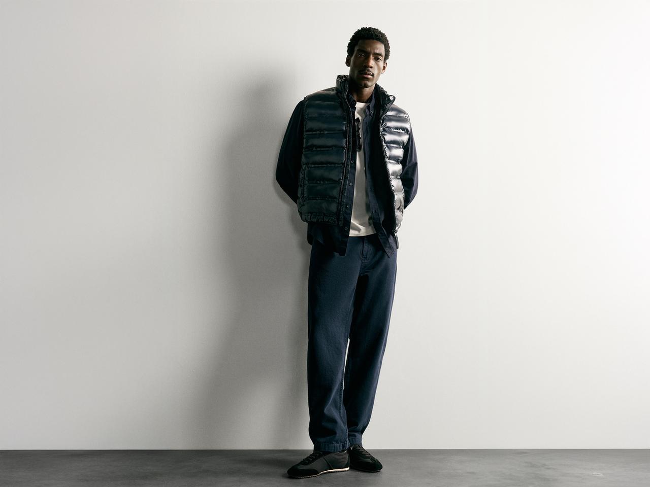 LIGHTWEIGHT WATER REPELLENT PUFFER VEST — Navy blue