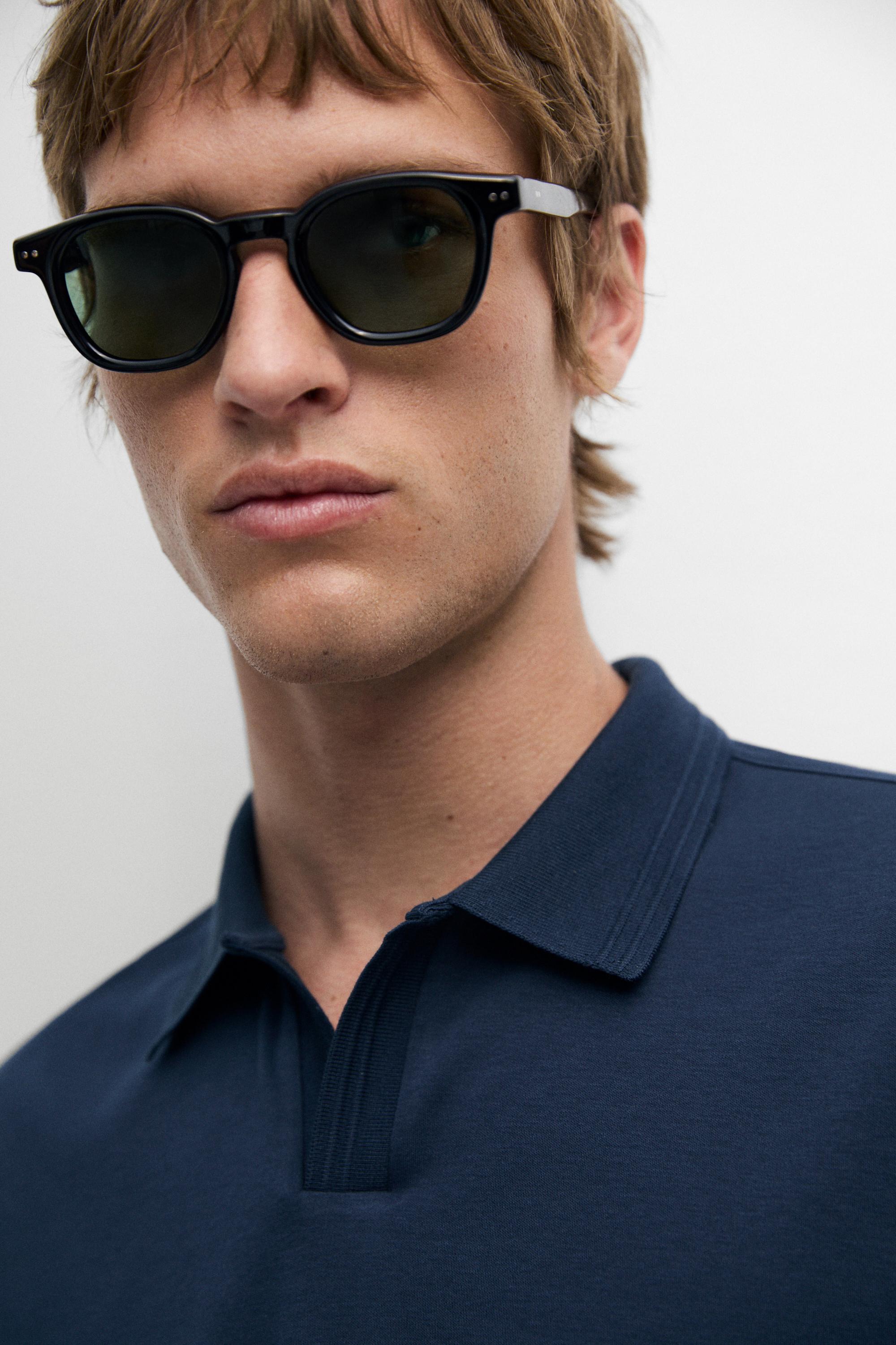 100% cotton V-neck knit polo