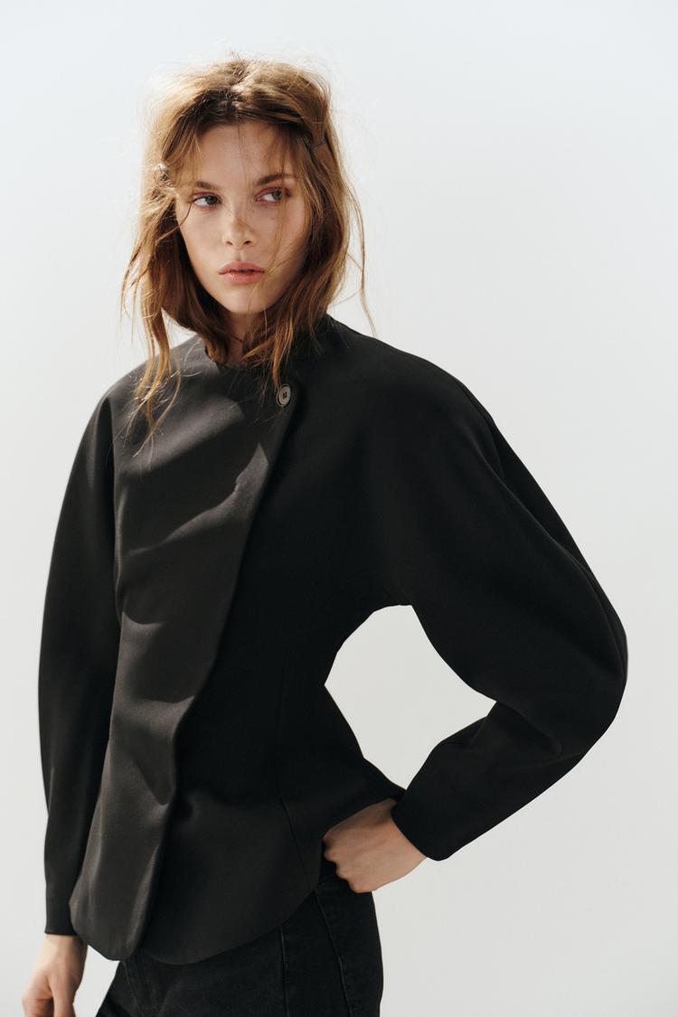 VOLUMINOUS DOUBLE-BREASTED BLAZER