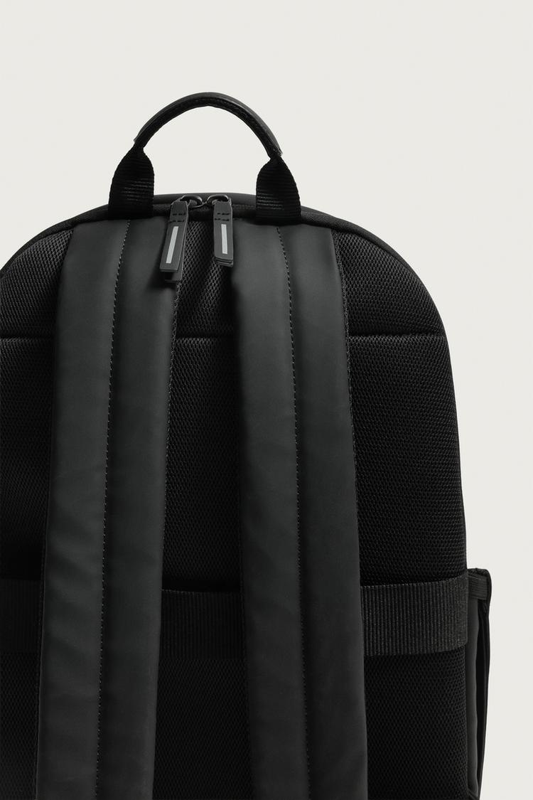 Mochila de material gomoso 3