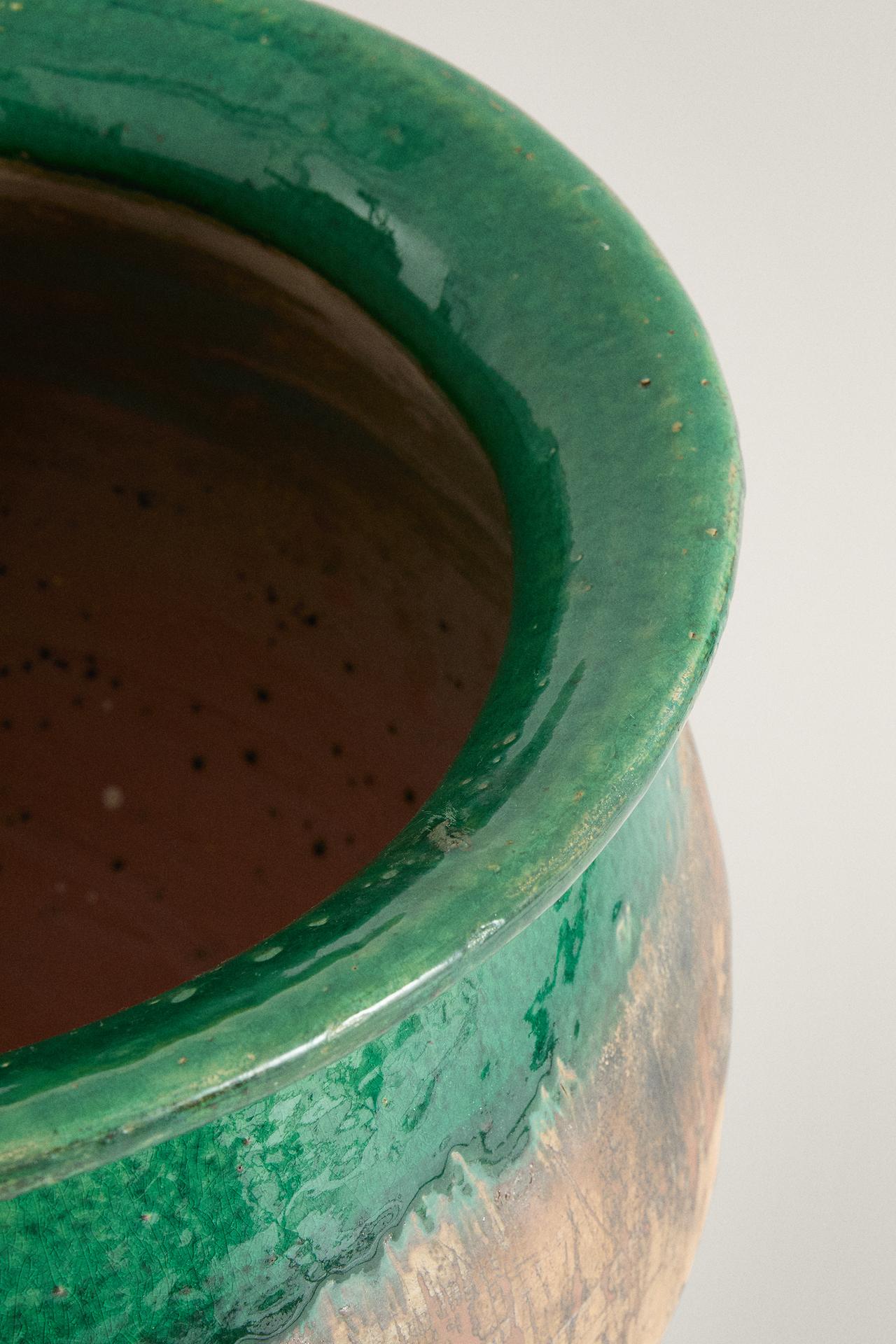 LARGE CERAMIC VESSEL — Green