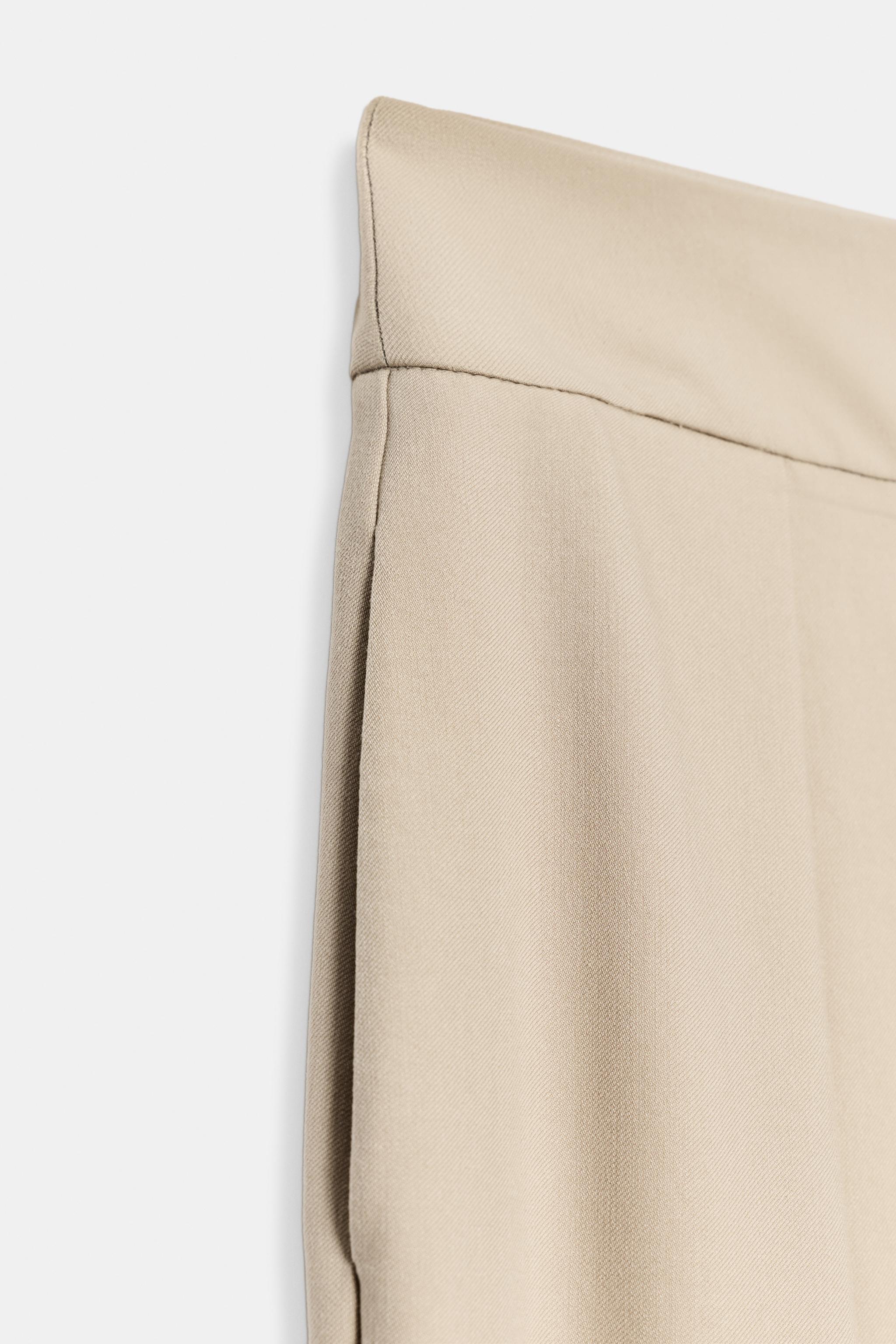 PLEATED CARROT TROUSERS
