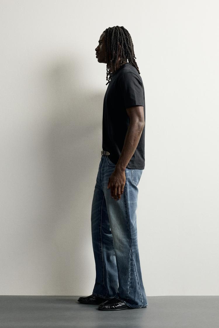 JEANS DE AJUSTE ACAMPANADO 4